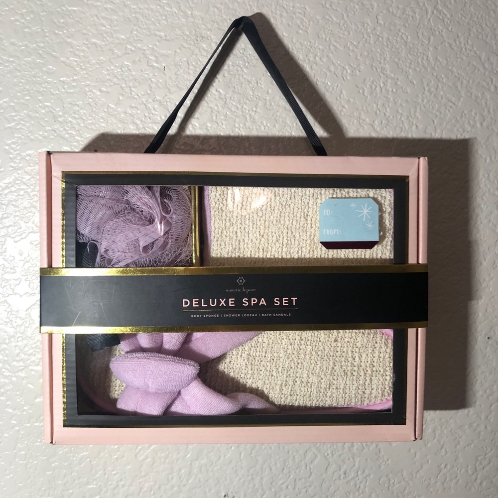NANETTE LEPORE DELUXE SPA SET